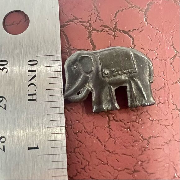 Vintage Metal Elephant Pin Brooch – Rustic Blackened Finish - Picture 9 of 9